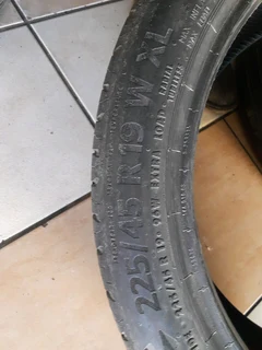 225/45/19×2 continental runflat and normal for sale call/whatsApp 0631966190 for more information.
