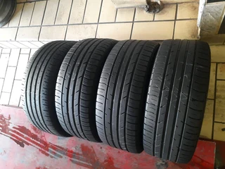 195/50/15×4 dunlop and many other sizes for sale call/whatsApp 0631966190.