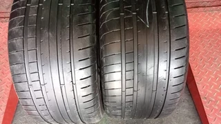 275/40/18×2 goodyear runflat for sale call/whatsapp 0631966190 for more details.