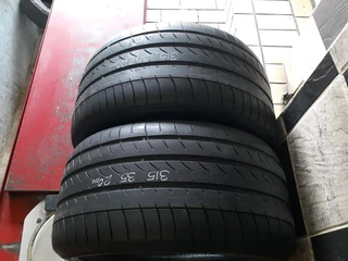 315/35/20 runflat dunlop for sale as cheap as 2000 rand for the two call/whatsapp 0631966190 .