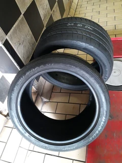 315/35/20 runflat dunlop for sale as cheap as 2000 rand for the two call/whatsapp 0631966190 .
