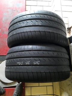 315/35/20 runflat dunlop for sale as cheap as 2000 rand for the two call/whatsapp 0631966190 .