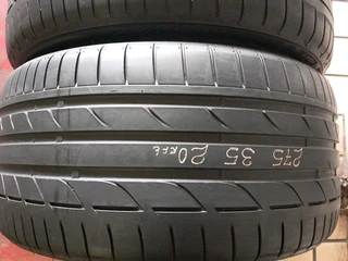 275/35/20×2 bridgestone runflate for sale call/whatsapp 0631966190 for details.