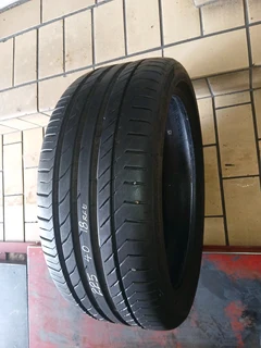 225/40/18 runflat available at affordable prices call/WhatsApp 0631966190.