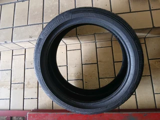 225/40/18 runflat available at affordable prices call/WhatsApp 0631966190.