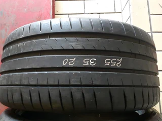 255/35/20×4 michelin we are selling quality used tyres at affordable prices call/whatsApp0631966190