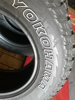 265/70/17×4 yokohama white wall quality used tyres at affordable prices call/whatsApp 0631966190.