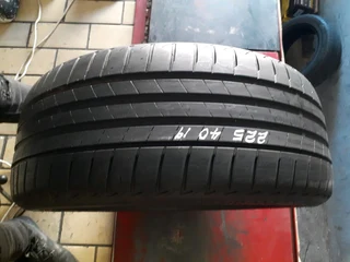 225/40/19 bridgeston we are selling quality used tyres at affordable prices call/whstsApp 0631966190