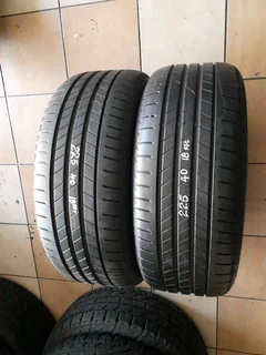 225/40/18 runflat we are selling quality used tyres at affordable prices call/wgatsApp 0631966190.