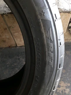 255/45/17 runflat bridgestone available at affordable prices call/whatsApp 0631966190 for details .