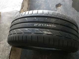 255/45/17runflat bridgestone available at affirdable prices call/whatsApp 0631966190 for details.