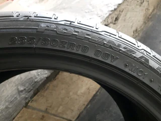 285/30/19 bridgestone available at affirsable prices call/whatsApp 0631966190 for more details.