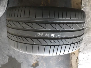 285/30/19 bridgestone available at affirsable prices call/whatsApp 0631966190 for more details.