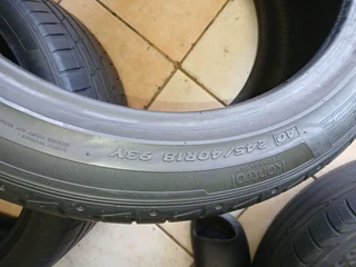 245/40/18×2 hankook runflat available at affordable prices call/WhatsApp 0631966190.