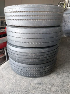 215/75 R 17 .5 truck tryre  for sql3 call/whatsApp 0631966190.