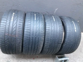 255/50/19×4 bridgestone runflat  available call/whatsApp 0631966190 for details.