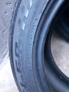 255/50/19×4 bridgestone runflat  available call/whatsApp 0631966190 for details.