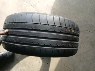 255/35/20 dunlop available at affordable prices calk/WhatsApp 0631966190 for more information.