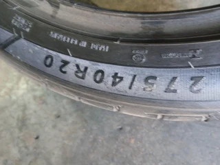 275/40/20 dunlop runflat available at affordable prices call/WhatsApp 0631966190 for more informatio