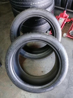 275/40/20  dunlop runflat available at affordable prices call/WhatsApp 0631966190 for more details.