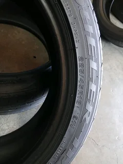 225/45/18 runflat bridgestone available at affordable prices call/WhatsApp 0631966190.