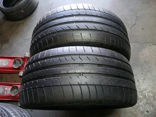 275/40/20 runflat dunlop available at affordable prices call/WhatsApp 0631966190 for more.