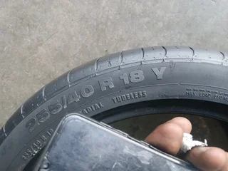 255/40/18 continental runflat available at affordable prices call/WhatsApp 0631966190 for more infor