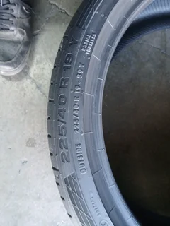 225/40/19 normal and runflate for sale call/WhatsApp 0631966190 for details will fit and balance.