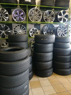 315/35/21 back and 275/40/21 front pirelli tyresx4 are available at affordable prices call0631966190