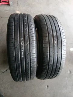 225/65/17 dunlop available at affordable prices call/WhatsApp 0631966190 for details.