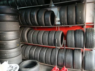 275/30/20 runflat Goodyear available at affordable prices call/WhatsApp 0631966190 for details.