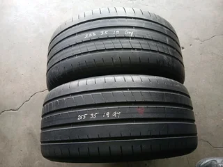 255/35/19 normal and runflate tyre available call/WhatsApp 0631966190 for details.