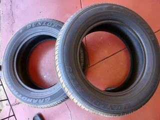 255/60/18×4 dunlop for 3000 rand fitting and balance included call/WhatsApp 0631966190 for details.
