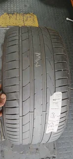 275/40/19 runflat available at affordable prices call/WhatsApp 0631966190 for details.