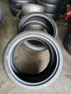 325/30/21 dunlop runflat available at affordable prices call/WhatsApp 0631966190 fitting and balance