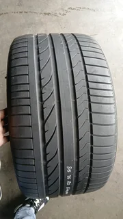 315/35/20 pirelli runflat available at affordable prices call/WhatsApp 0631966190 for details.