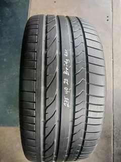 275/40/20 runflat available at affordable prices call/WhatsApp 0631966190.