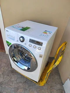 LG 8KG WASHING MACHINE IN A GOOD CONDITION