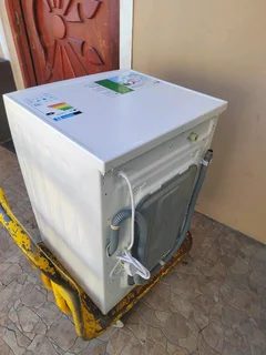 LG 8KG WASHING MACHINE IN A GOOD CONDITION