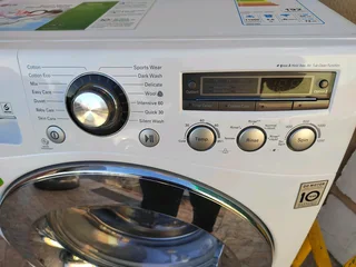 LG 8KG WASHING MACHINE IN A GOOD CONDITION
