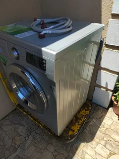 LG 8KG WASHER AND DRYER COMBO