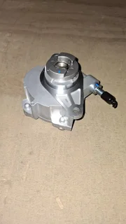 2017 Mitsubishi Triton 2.4 4n15 vacuum pump for sale