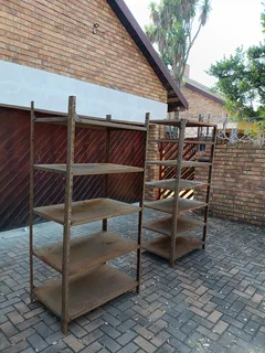 Shelving metal
