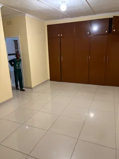 Proper - Ad posted by khumbudzo mavhimbi