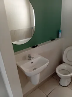 P Renting out a "room"in a 2bedrooom  flat, in a Secured Complex 24 hour Security,,