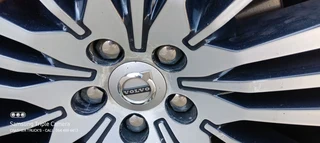 Continental crosscontact 275 / 35 / ZR22 Still brand new with Oem Original Volvo mags rims x4 comple