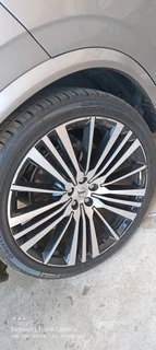 Continental crosscontact 275 / 35 / ZR22 Still brand new with Oem Original Volvo mags rims x4 comple