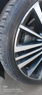 Continental crosscontact 275 / 35 / ZR22 Still brand new with Oem Original Volvo mags rims x4 comple