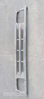 Mazda B-Series 1 tonner Bakkie front Oem Grill still new condition