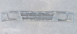 Mazda B-Series 1 tonner Bakkie front Oem Grill still new condition